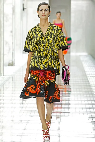 Look 18